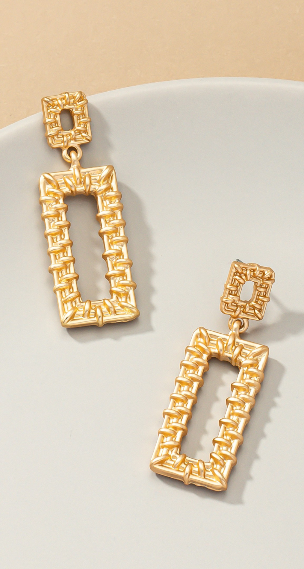 TEXTURED RECTANGLE EARRING