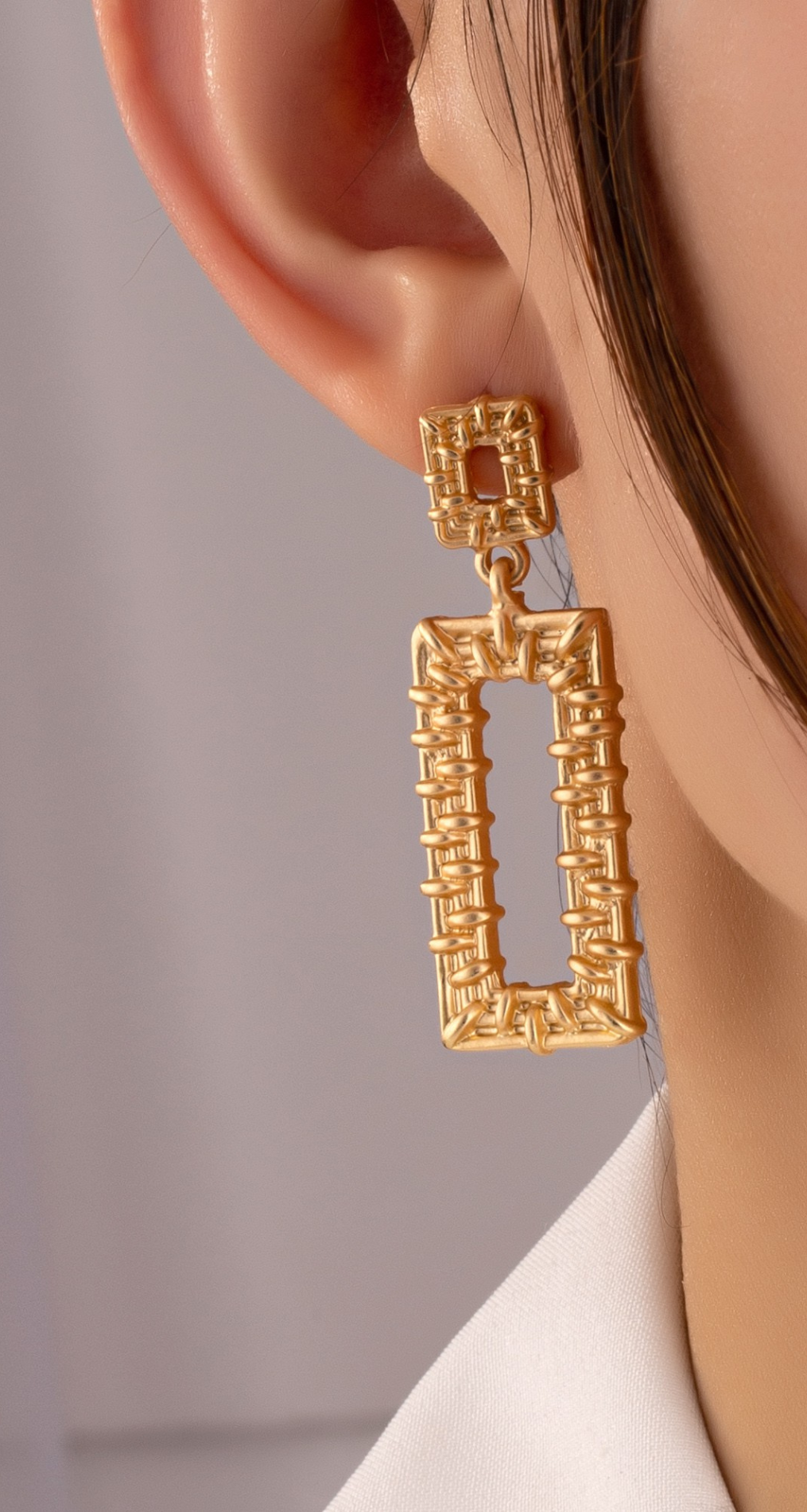 TEXTURED RECTANGLE EARRING