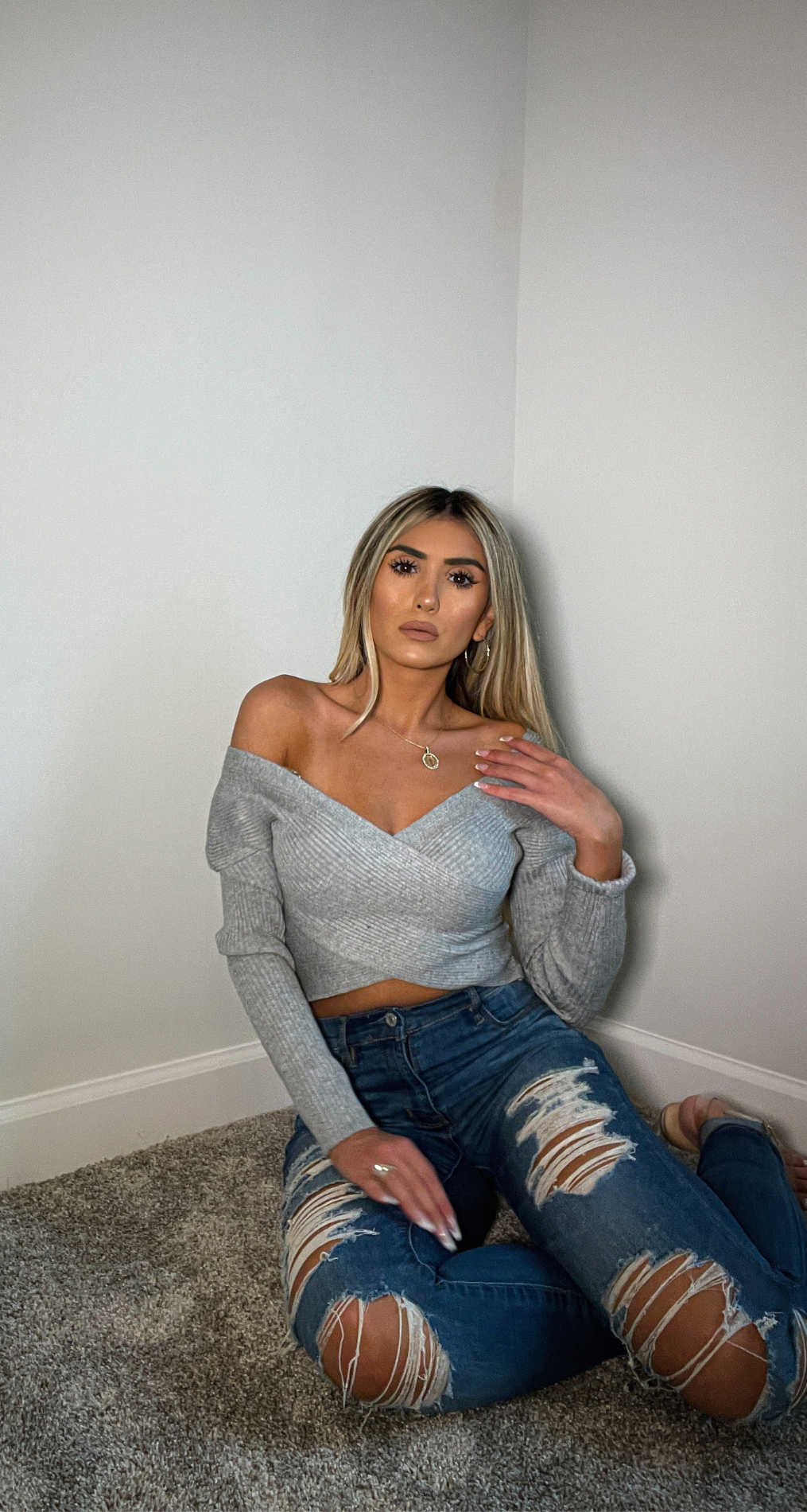 GREYISH CROPPED SWEATER